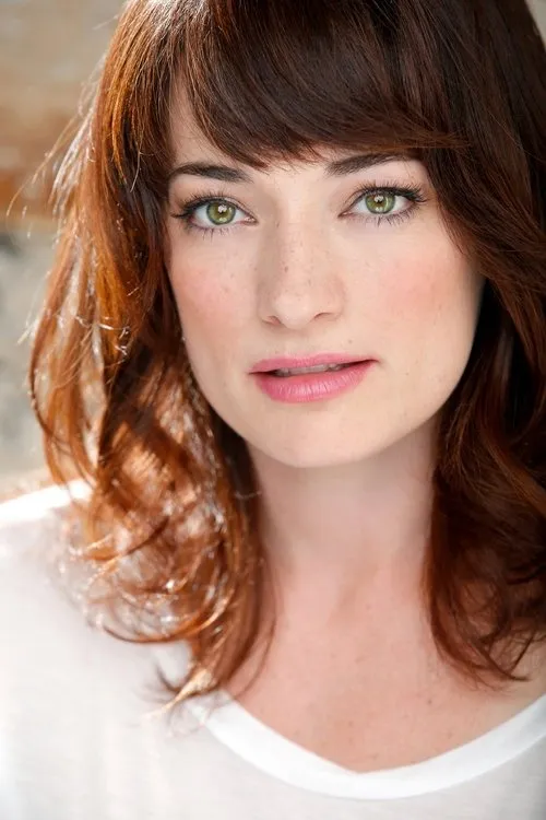 Laura Michelle Kelly interpretando a Lucy / Beggar Woman