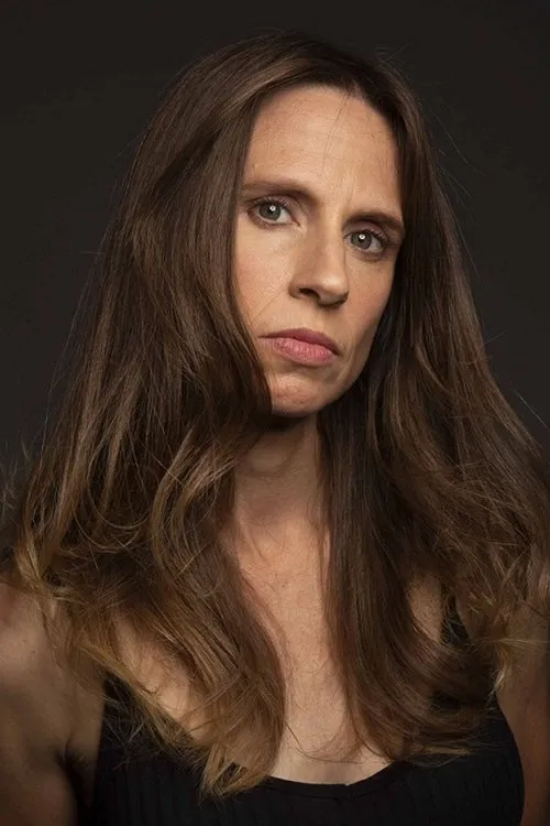 Laura Nevole interpretando a 