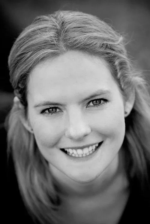 Laura Power interpretando a Stella