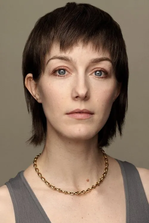 Laura Seay interpretando a Sarah