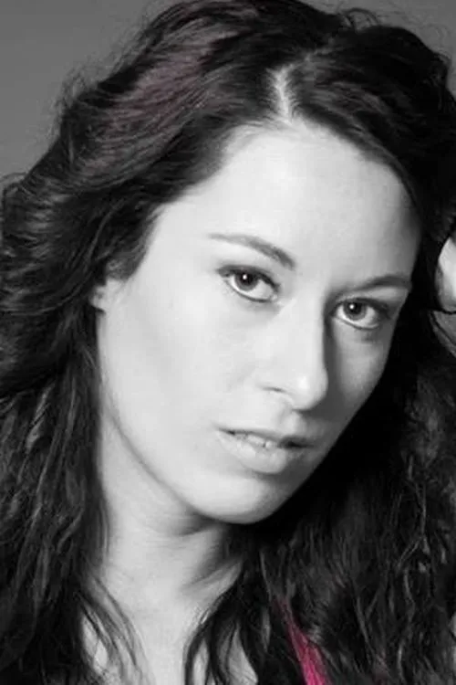 Laura Wellings interpretando a Laura Wellings