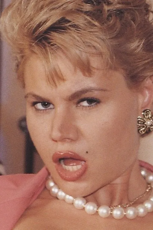 Laure Valois interpretando a 