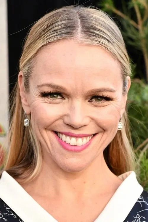 Lauren Bowles interpretando a Barb Archer