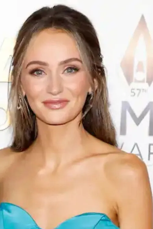 Foto de perfil del actor Lauren Bushnell en el reparto