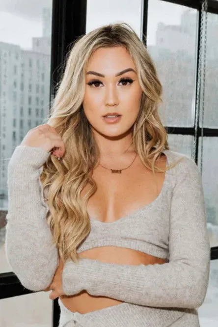 Lauren Riihimaki — personaje: Self - Contestant