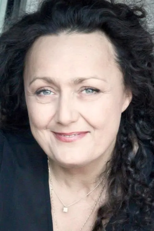 Laurence Yayel interpretando a Sarah