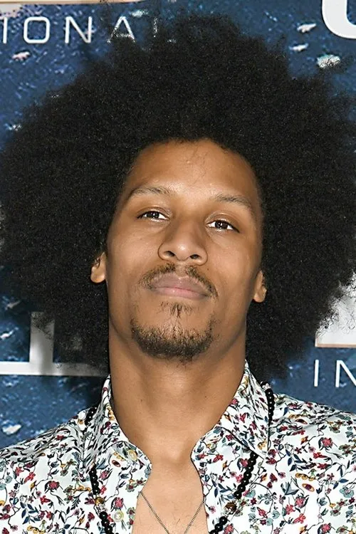 Laurent Bourgeois interpretando a Alien Twin #1