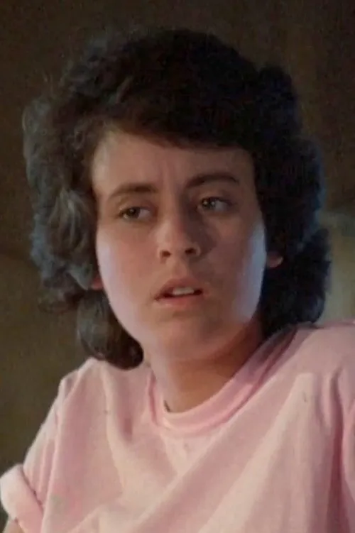 Laurie Schwartz interpretando a Nicky