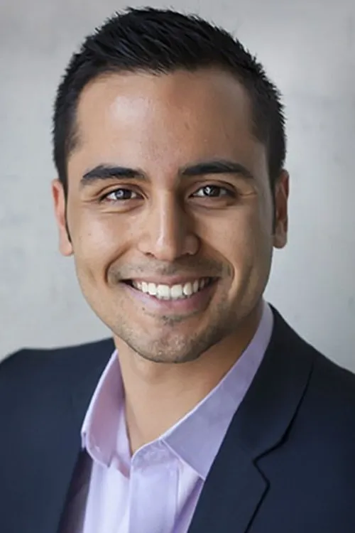 Lawrence Fernandez interpretando a Trent