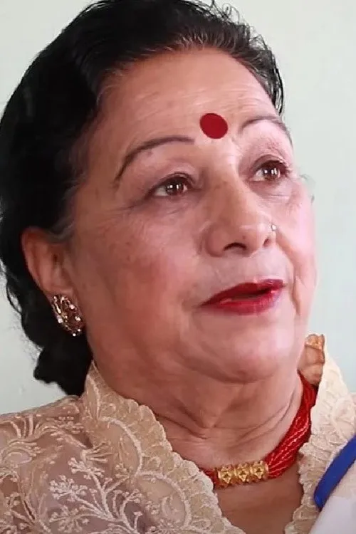 Laxmi Giri interpretando a Diya's mother