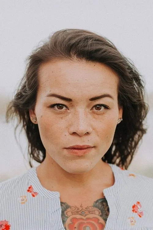 Layla Staats interpretando a Self