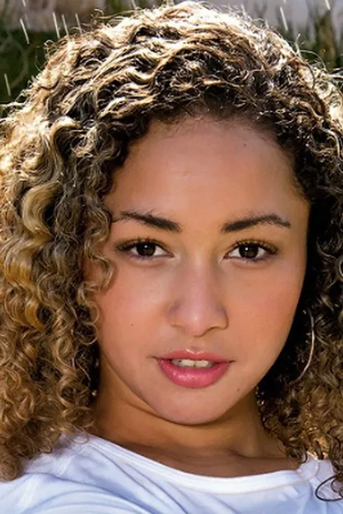 Laysa Lins interpretando a (as Lysa)