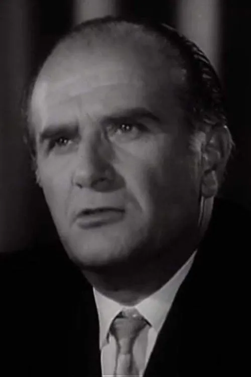 Lazër Vlashi interpretando a 