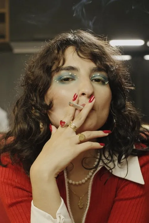 Léa Belmerabet interpretando a Marguerite