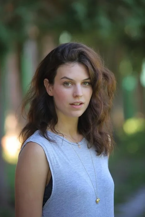 Lea Mihevc — personaje: Laura Kreft