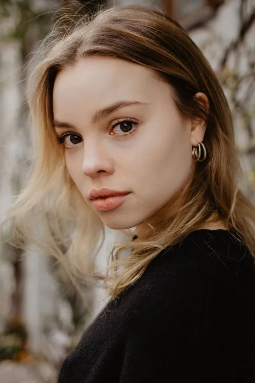 Lea Zoë Voss — personaje: Carlotta Heffler