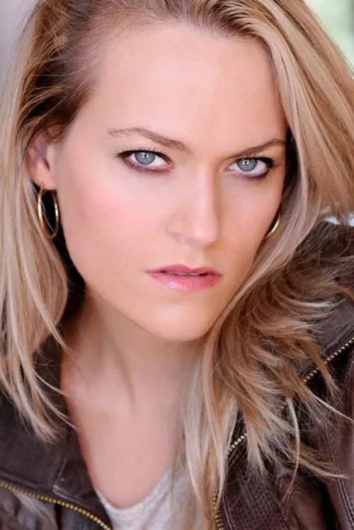 Leah N.H. Philpott interpretando a Queen Evil