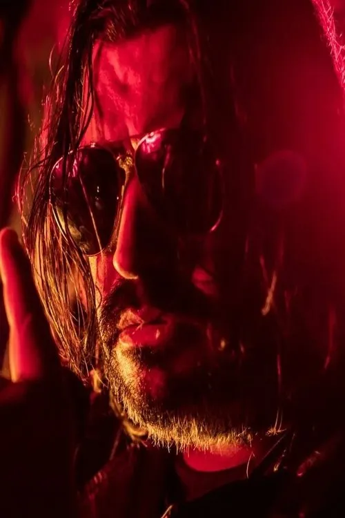 Leandro De la Torre interpretando a 