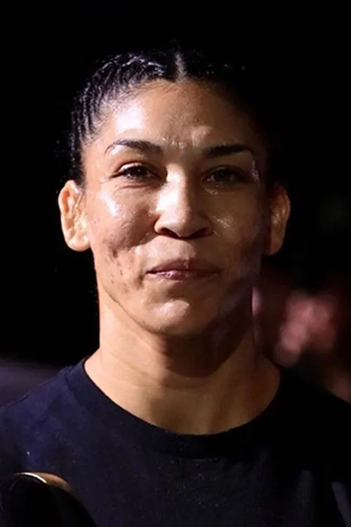 Leanne Calderon interpretando a Self