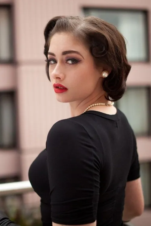 Daniel Cresswell ha trabajado con Leda Petit en 1 ocasiones