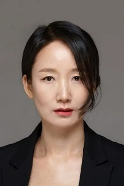 Lee Chae-kyung en su biografía y filmografía
