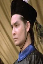 Lee Chung-Ling interpretando a Rocker boss