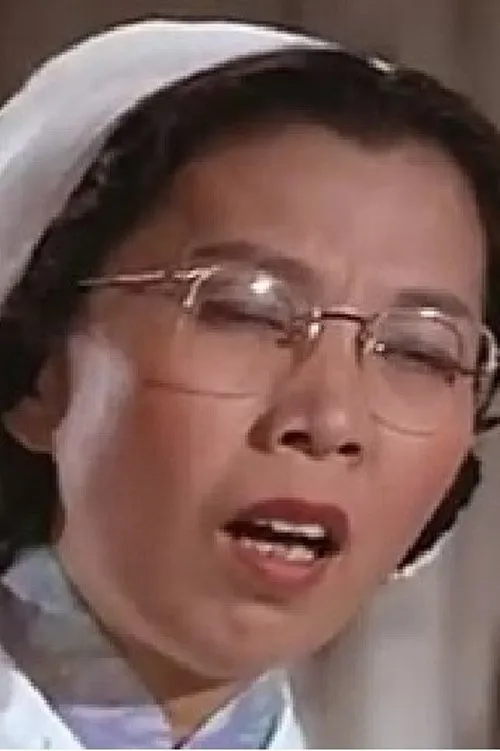 Lee Dan-Mei interpretando a Madam Meng