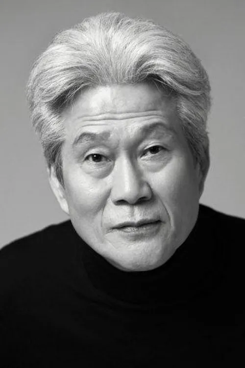 Lee Do-gyeong en su biografía y filmografía