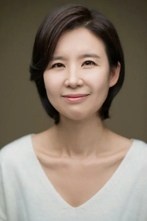 Lee Ji-hyeon interpretando a Young-goon's Aunt