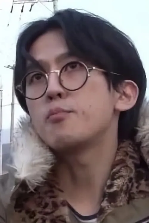 Lee Joon-hyun interpretando a Woo-seong