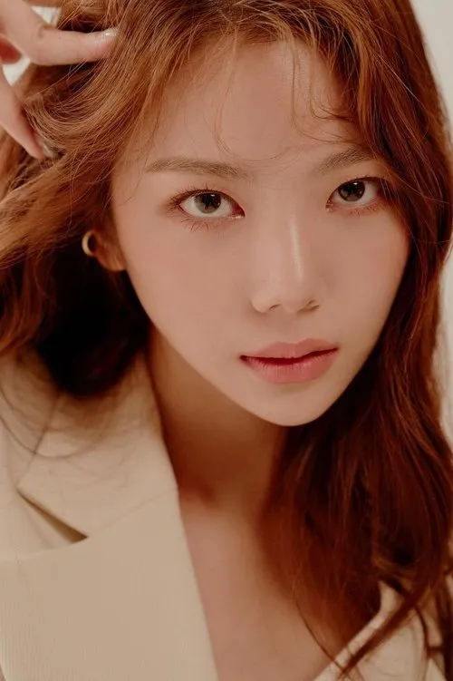 Lee Ka-eun — personaje: Lee Ri Ah