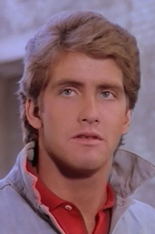 Lee Majors II interpretando a Johnny Terrel