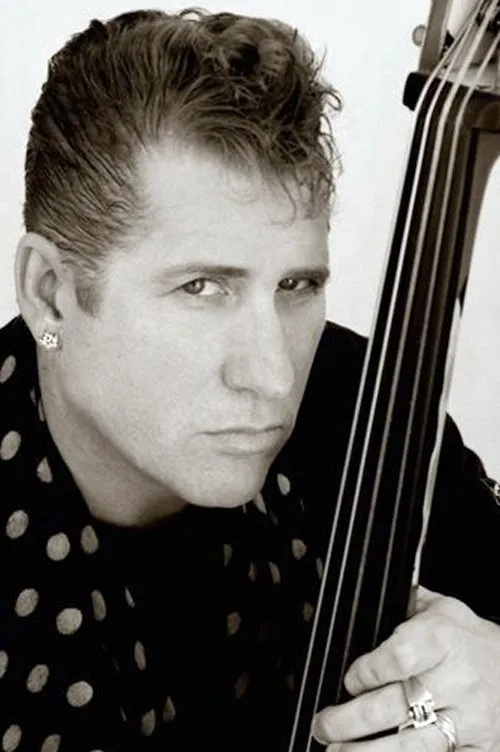 Lee Rocker interpretando a Self - Bass