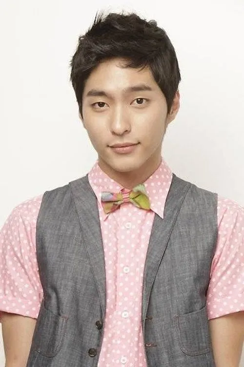 Lee Yong Joon — personaje: Kim Jeong Soo