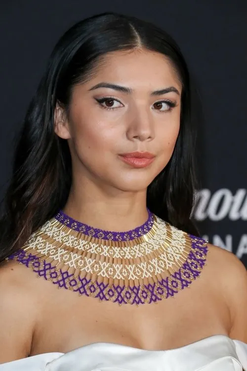 Leenah Robinson interpretando a Raine