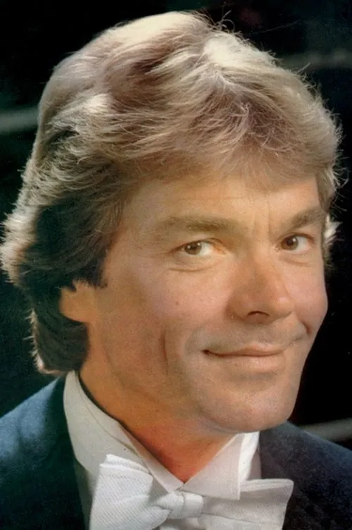 Lefteris Vournas interpretando a Stefanopoulos