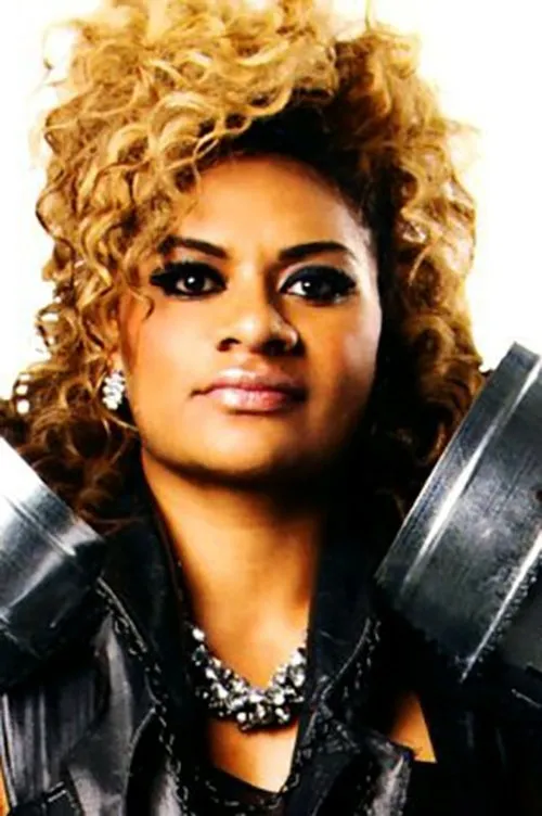 Lucy Knott Osterfield ha trabajado con Lei'D Tapa en 2 ocasiones