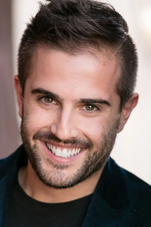 Leigh Smith interpretando a James Hunter