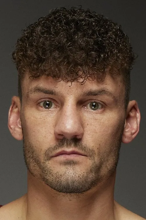 Leigh Wood interpretando a Self