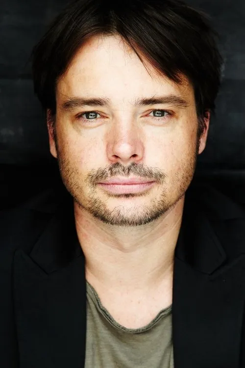 Leighton Cardno interpretando a Fearful Lycan