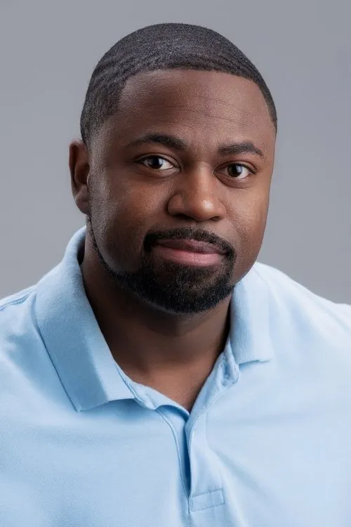 LeJon Woods interpretando a Roy Douglas