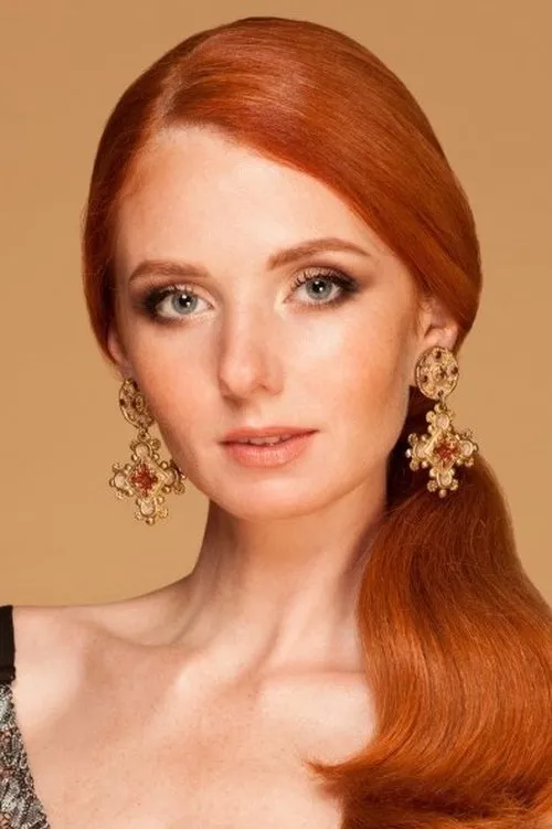 Лена Катина interpretando a Elena