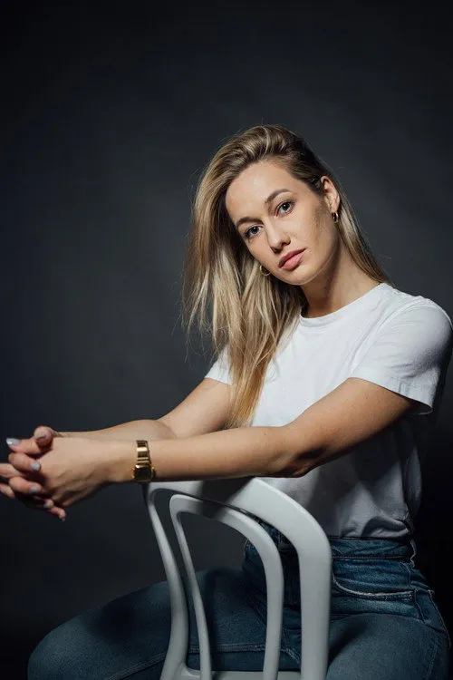 Lena Medar interpretando a Maja