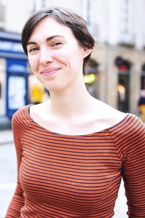 Léna Paugam interpretando a 