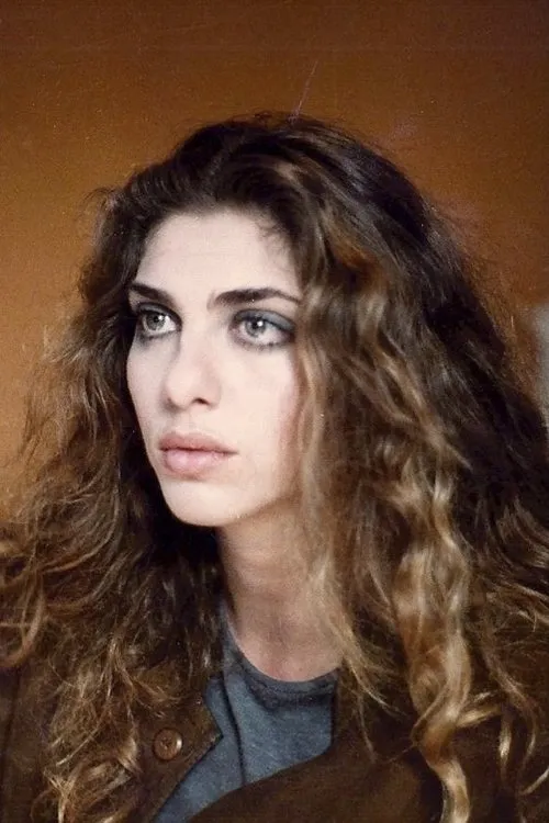 Lenia Polycrati interpretando a Roza