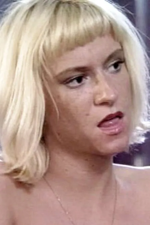 Lenka Veborova interpretando a (as Sonja)