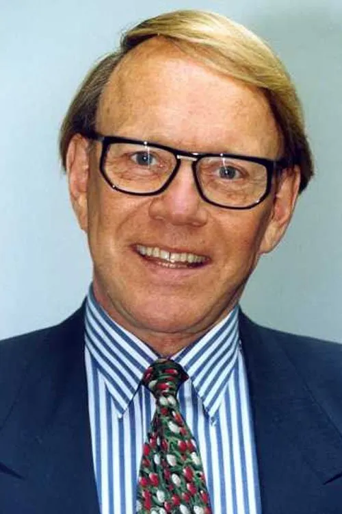 Lennart Swahn interpretando a Jury Member