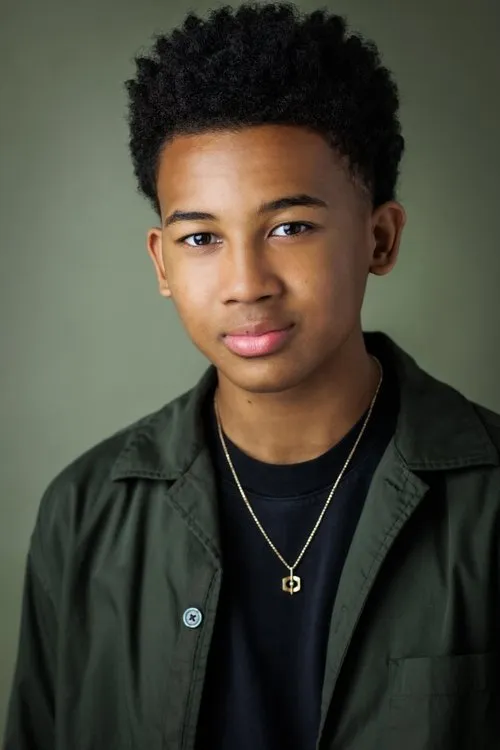 Luke Macfarlane ha trabajado con Lennox Leacock en 2 ocasiones