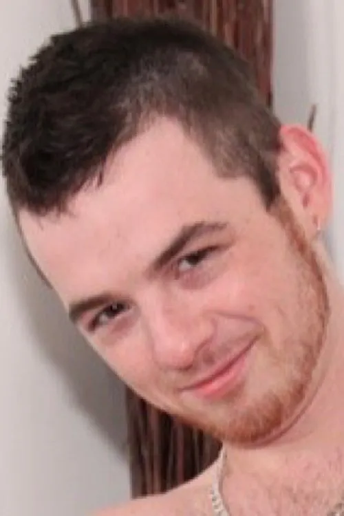 Leo Andrews interpretando a (archive footage)