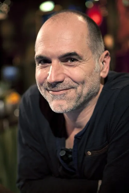 Leo Blokhuis — personaje: Self - Host